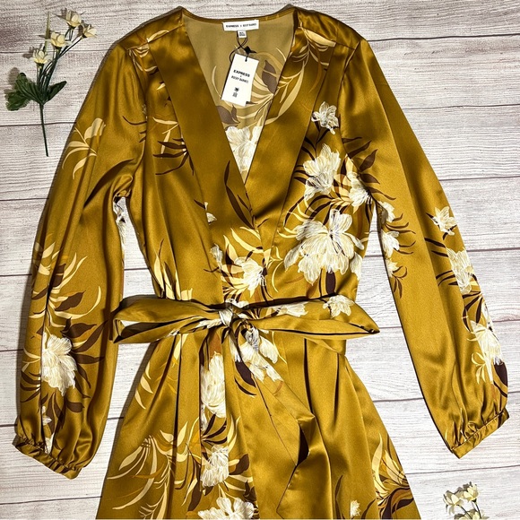 EXPRESS x Rocky Barnes Kimono Maxi Wrap Dress - Picture 3 of 16